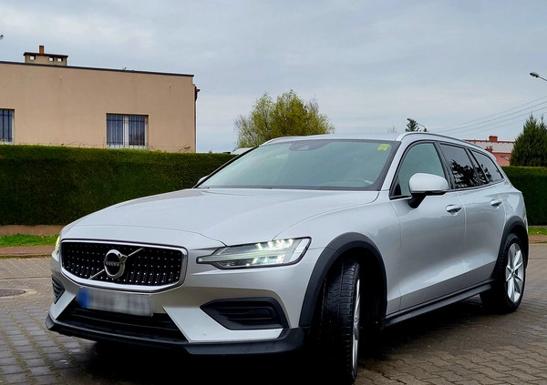 Volvo V60 Cross Country cena 84500 przebieg: 263000, rok produkcji 2020 z Gołdap małe 562